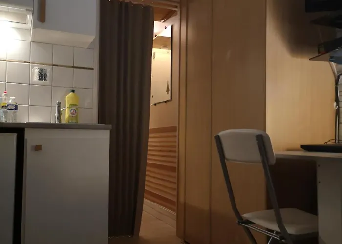 Studette Meublee, Ranelagh 16e アパート *